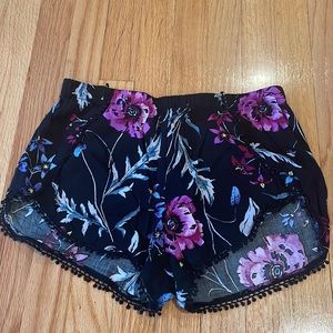 Express. Printed Shorts. Size M.